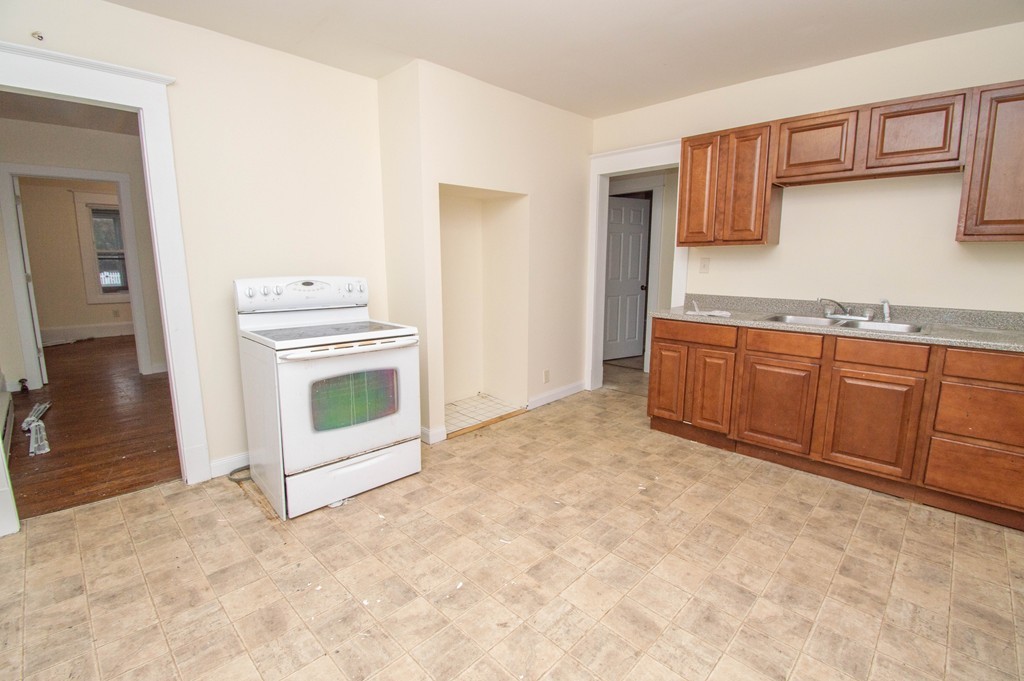 40-42 Mazarin Street Springfield, MA 01151 - Photo 2 of 14 Gallery Image 2