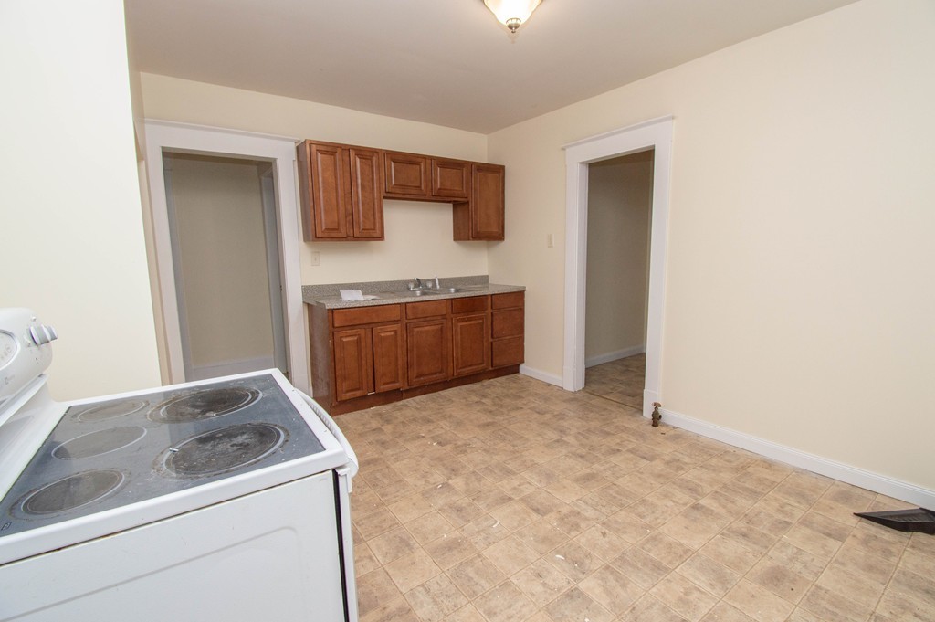 40-42 Mazarin Street Springfield, MA 01151 - Photo 3 of 14 Gallery Image 3