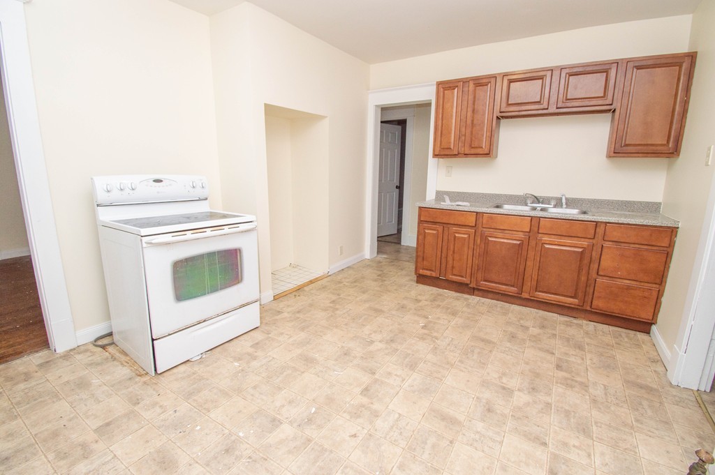 40-42 Mazarin Street Springfield, MA 01151 - Photo 4 of 14 Gallery Image 4