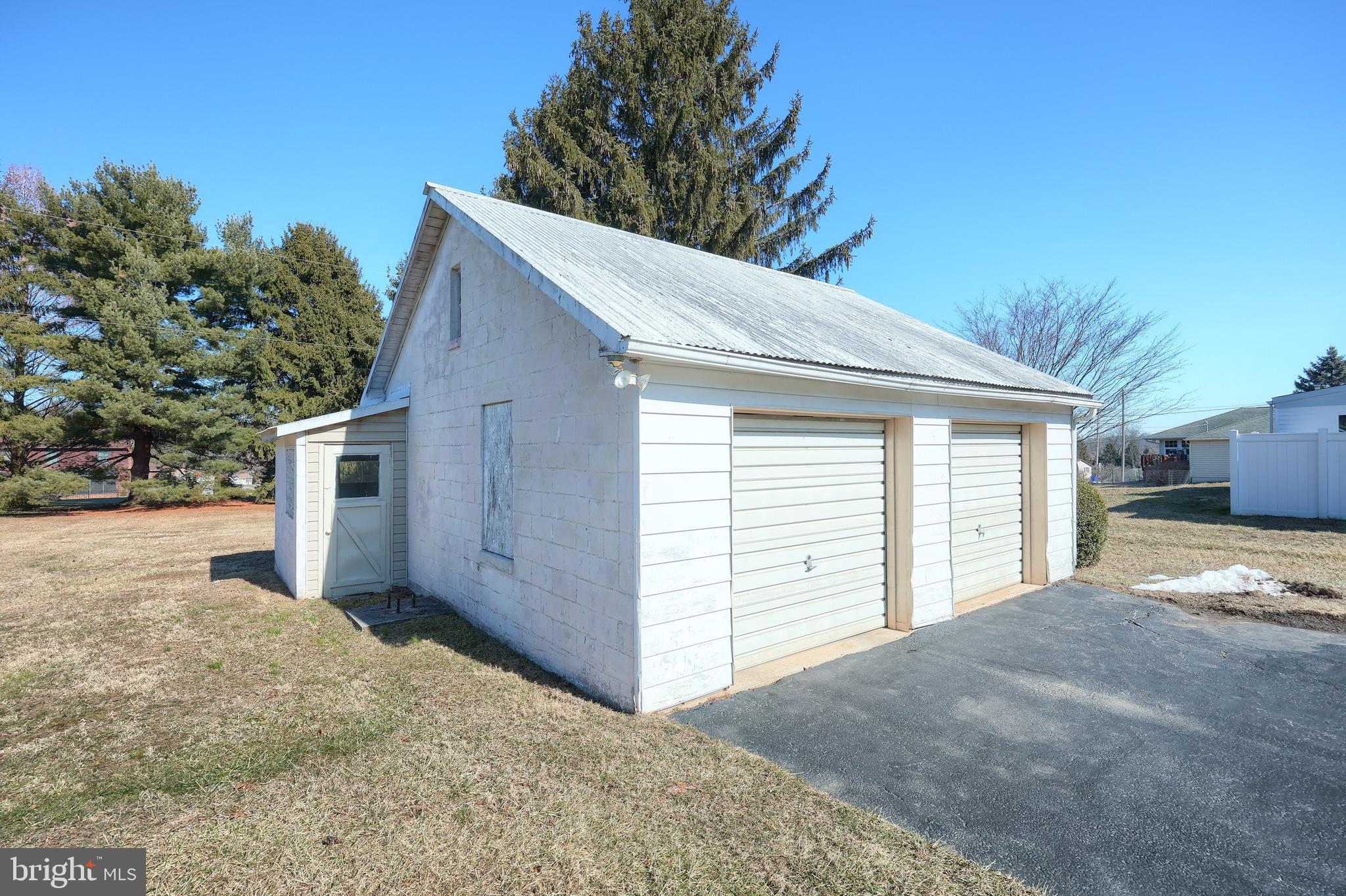 167 Homeland Road York, PA 17403 - Photo 5 of 41