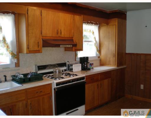 17 Pennington Road New Brunswick, NJ 08901 - Photo 2 of 3 Gallery Image 2
