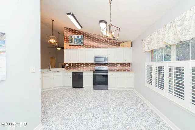 $305,000 | 99118 Koloa Street, Diamondhead, MS 39525