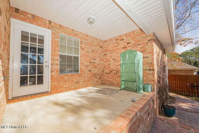 $305,000 | 99118 Koloa Street, Diamondhead, MS 39525