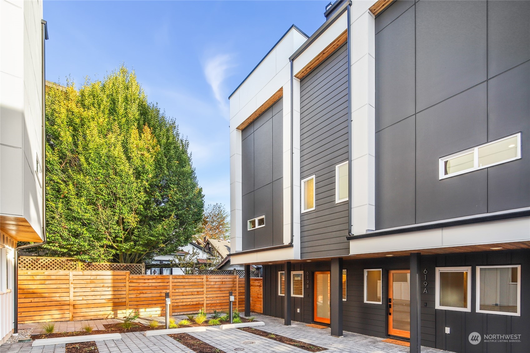 619 North 48th Street, Unit B Seattle, WA 98103 - Photo 3 of 40 Gallery Image 3