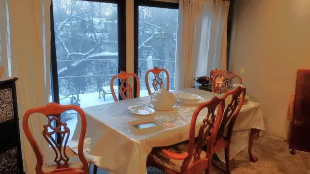 $144,900 | 23360 Glencreek Drive, Farmington Hills, MI 48336