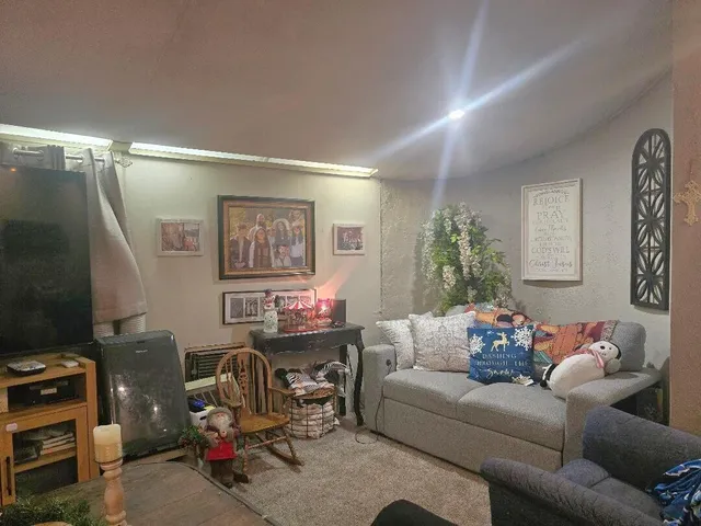 $144,900 | 23360 Glencreek Drive, Farmington Hills, MI 48336