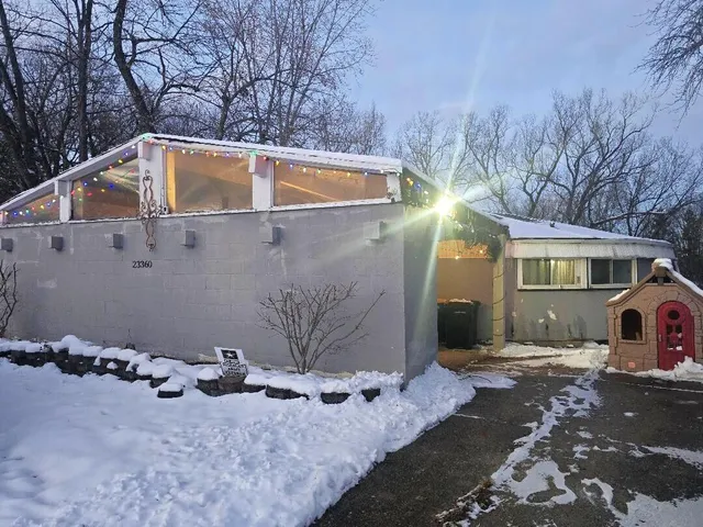 $144,900 | 23360 Glencreek Drive, Farmington Hills, MI 48336