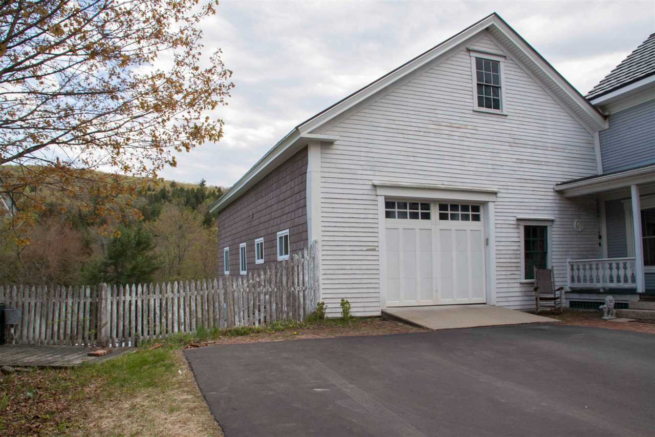 1633 Dover Road Epsom, NH 03234 - Photo 4 of 32