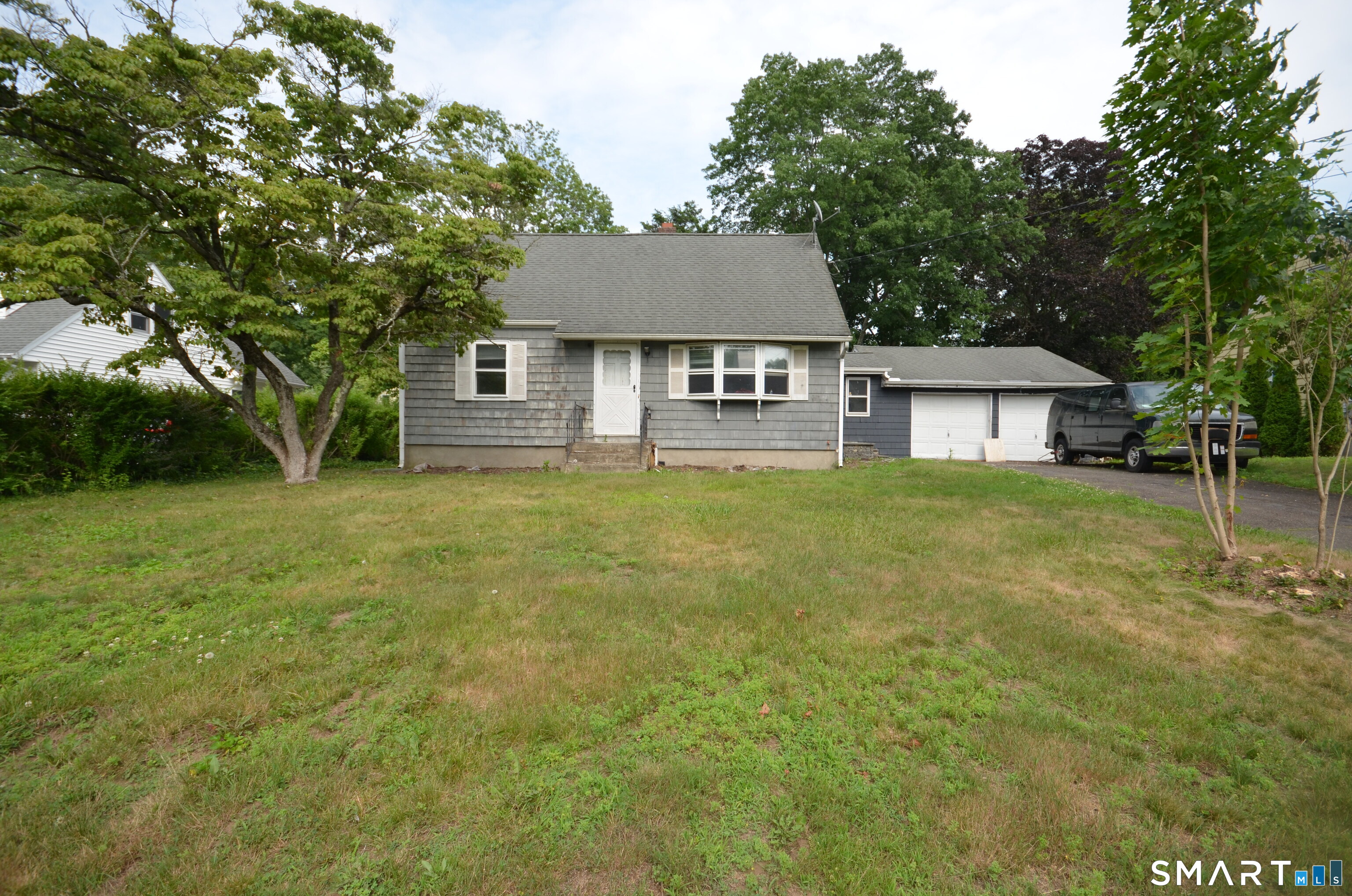 190 Sasapequan Road Fairfield, CT 06824 - Photo 2 of 29