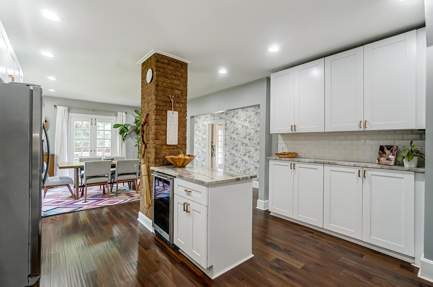 1885 Bryden Road Columbus, OH 43205 - Photo 14 of 45 Center islabd