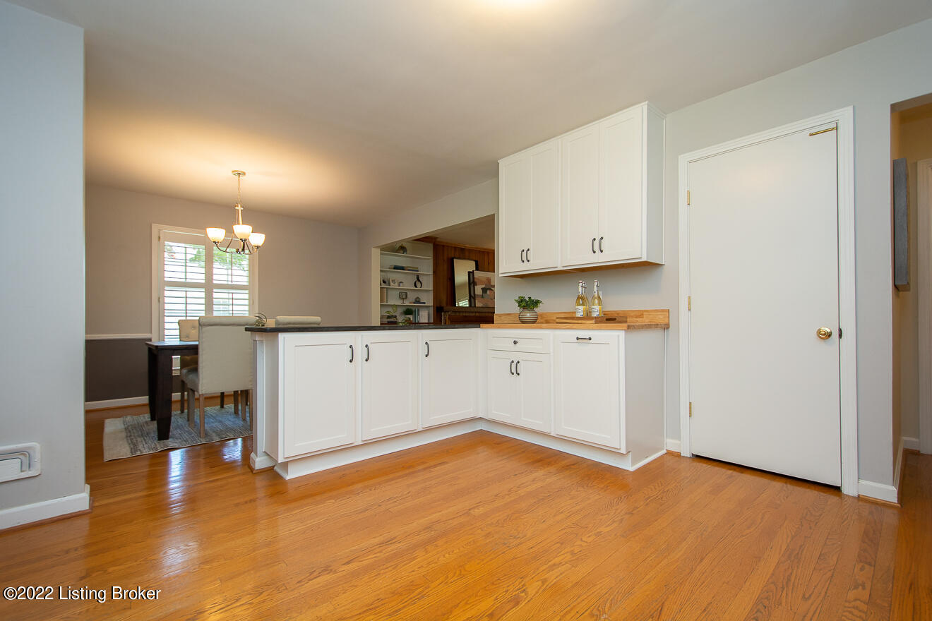 8604 Charing Cross Road Louisville, KY 40222 - Photo 15 of 57 Kitchen