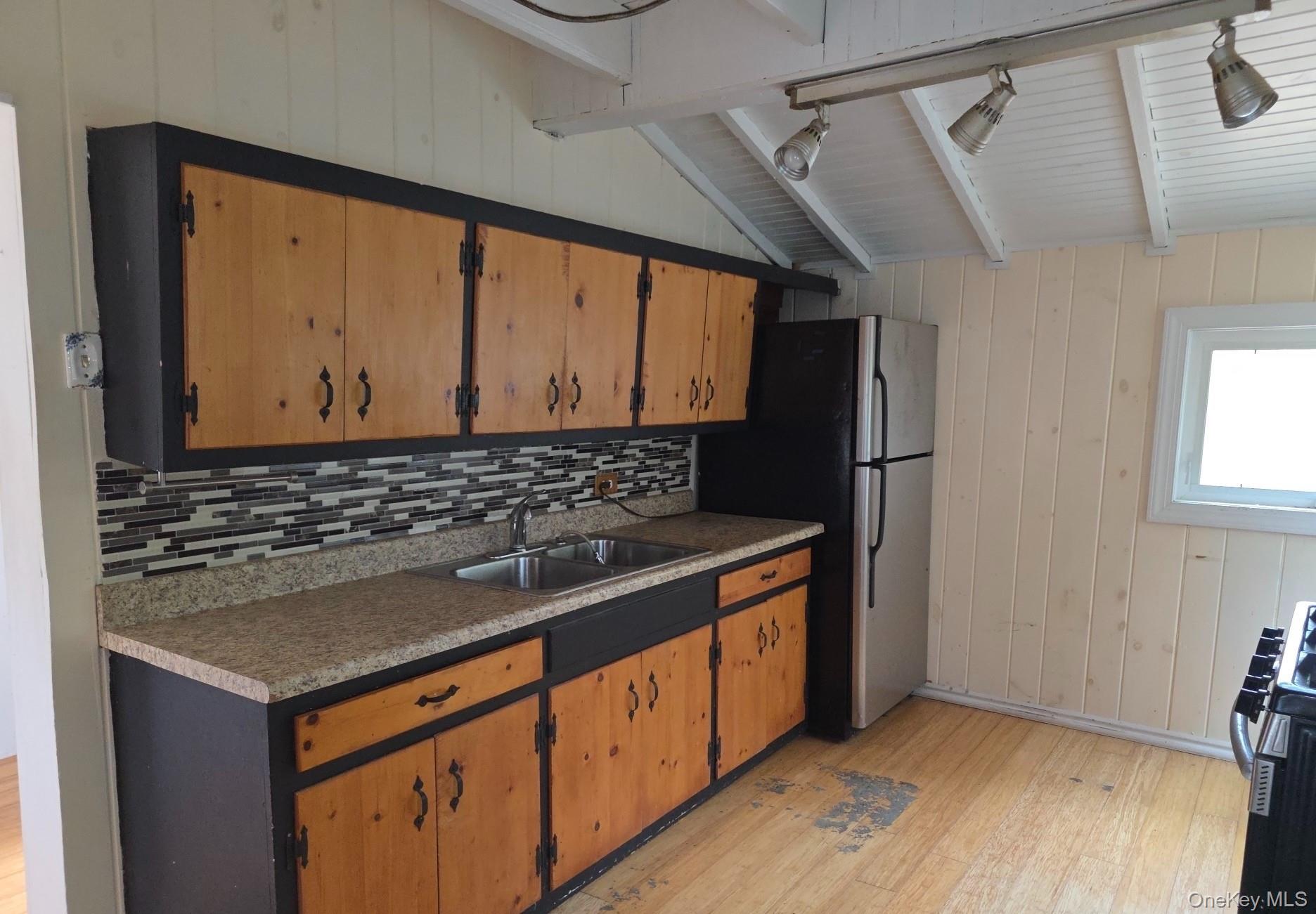 54 Oak Beach Road Babylon, NY 11702 - Photo 6 of 13 Gallery Image 6