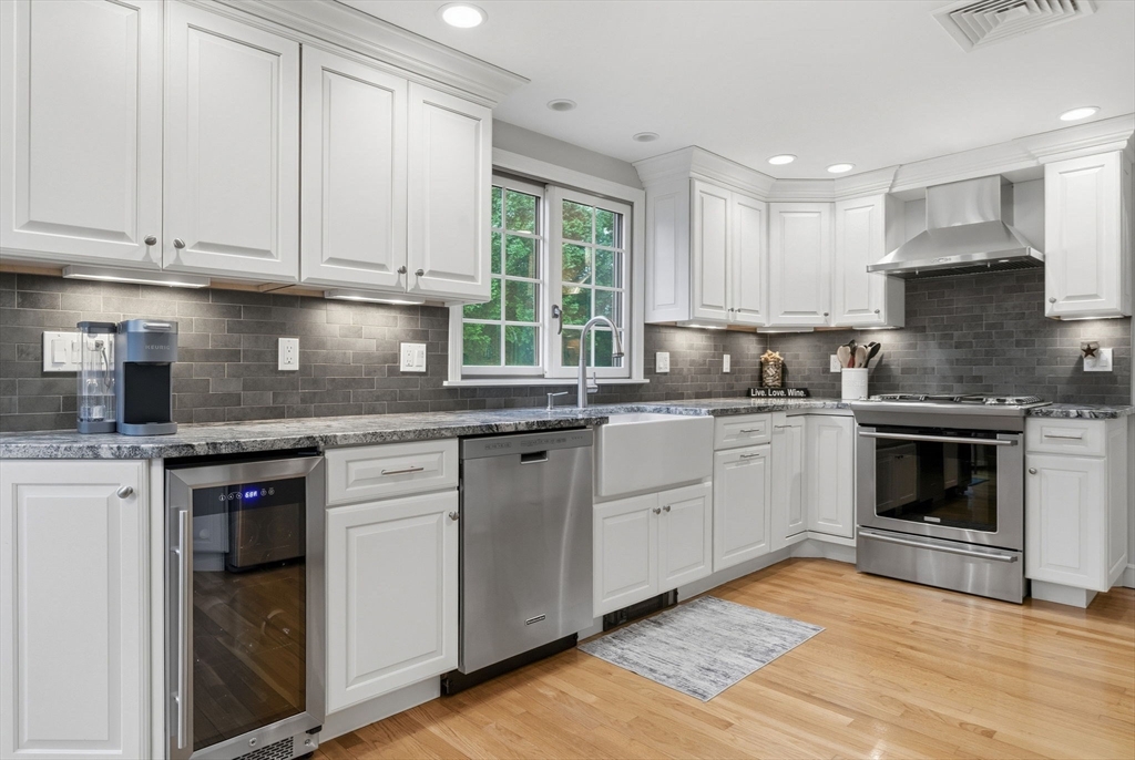 47 Brook Drive Lynnfield, MA 01940 - Photo 7 of 28