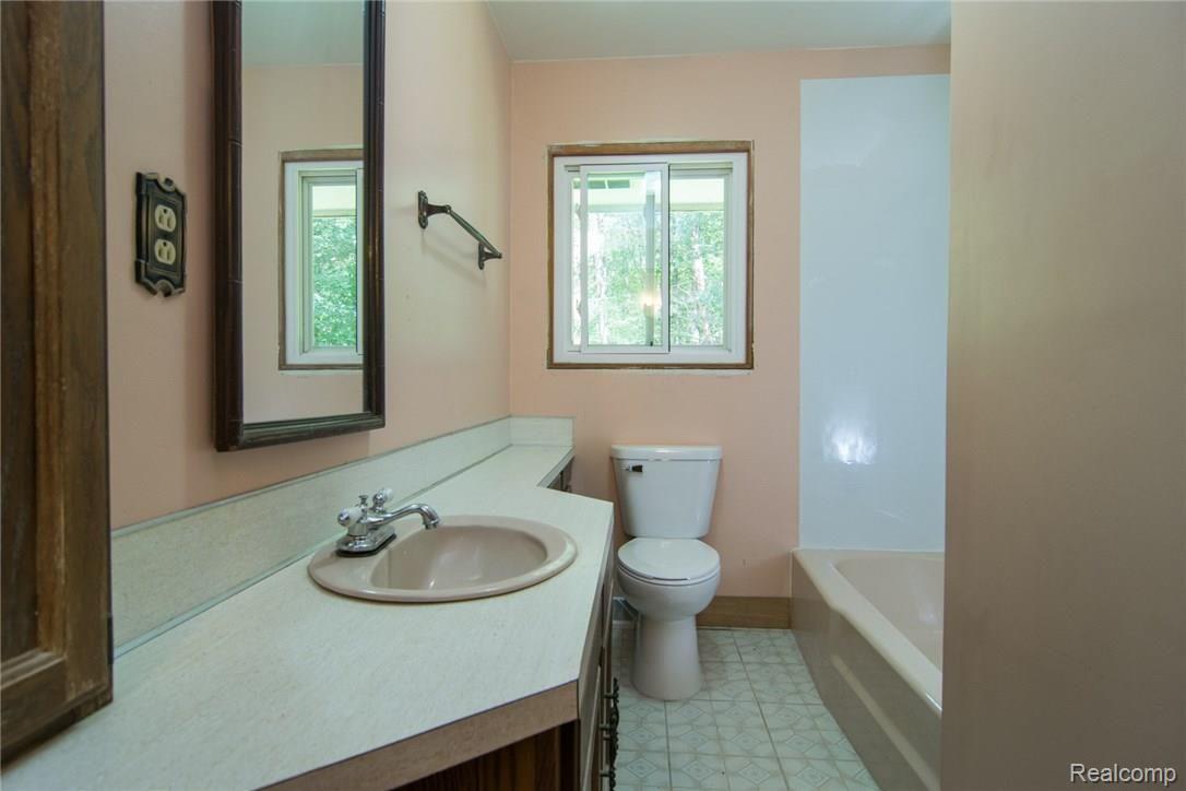 6310 Chesaning Road Chesaning, MI 48616 - Photo 25 of 49 DSC_0241.jpg