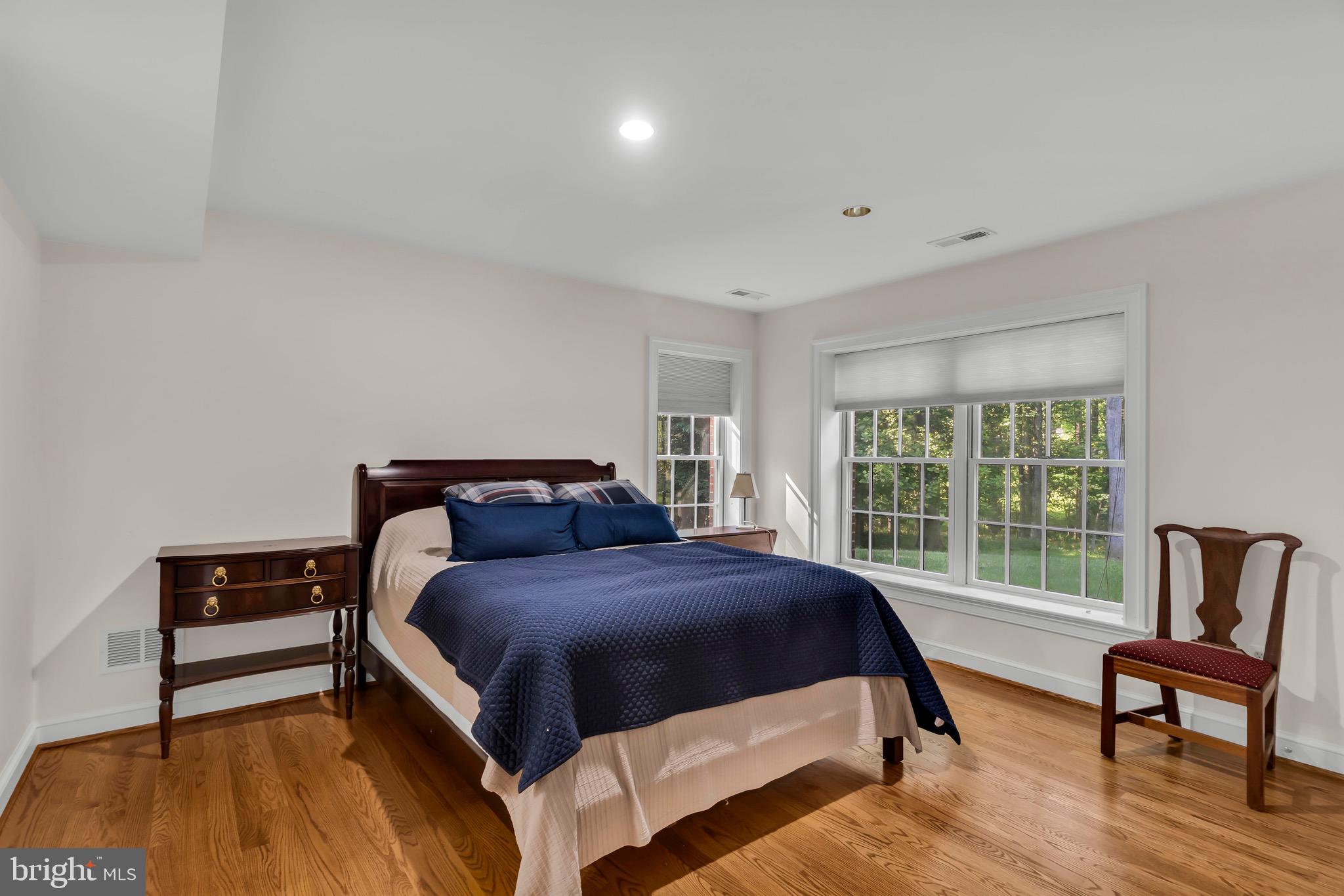 11036 Popes Head Road Fairfax, VA 22030 - Photo 38 of 49