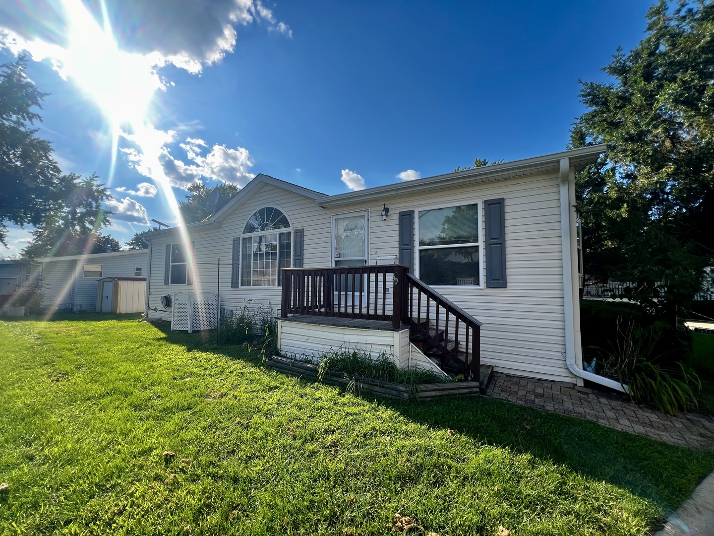 1074 Lakeview Road Elgin, IL 60123 - Photo 1 of 26 Gallery Image 1