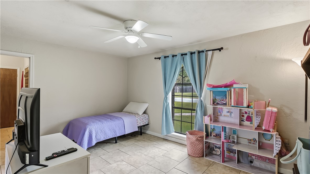 3901 Oak Bend Drive Bryan, TX 77802 - Photo 21 of 30 Formal Dinning/ Extra room/ Play room