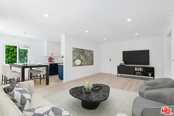 $3,795 | 527 South Barrington Avenue, Unit 5, Los Angeles, CA 90049
