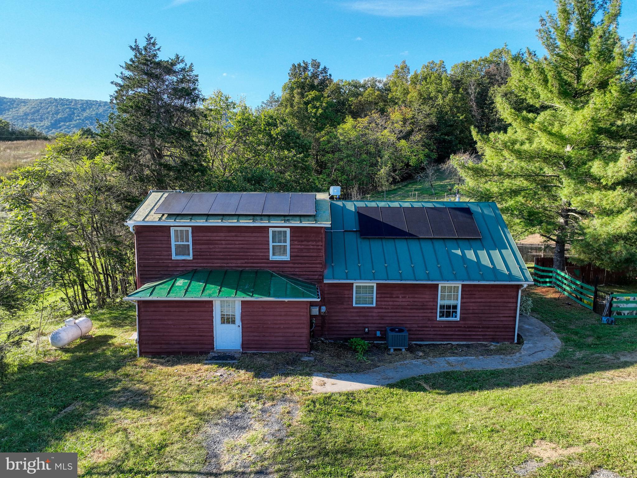 100 Wolfs Lane Fort Valley, VA 22652 - Photo 1 of 43