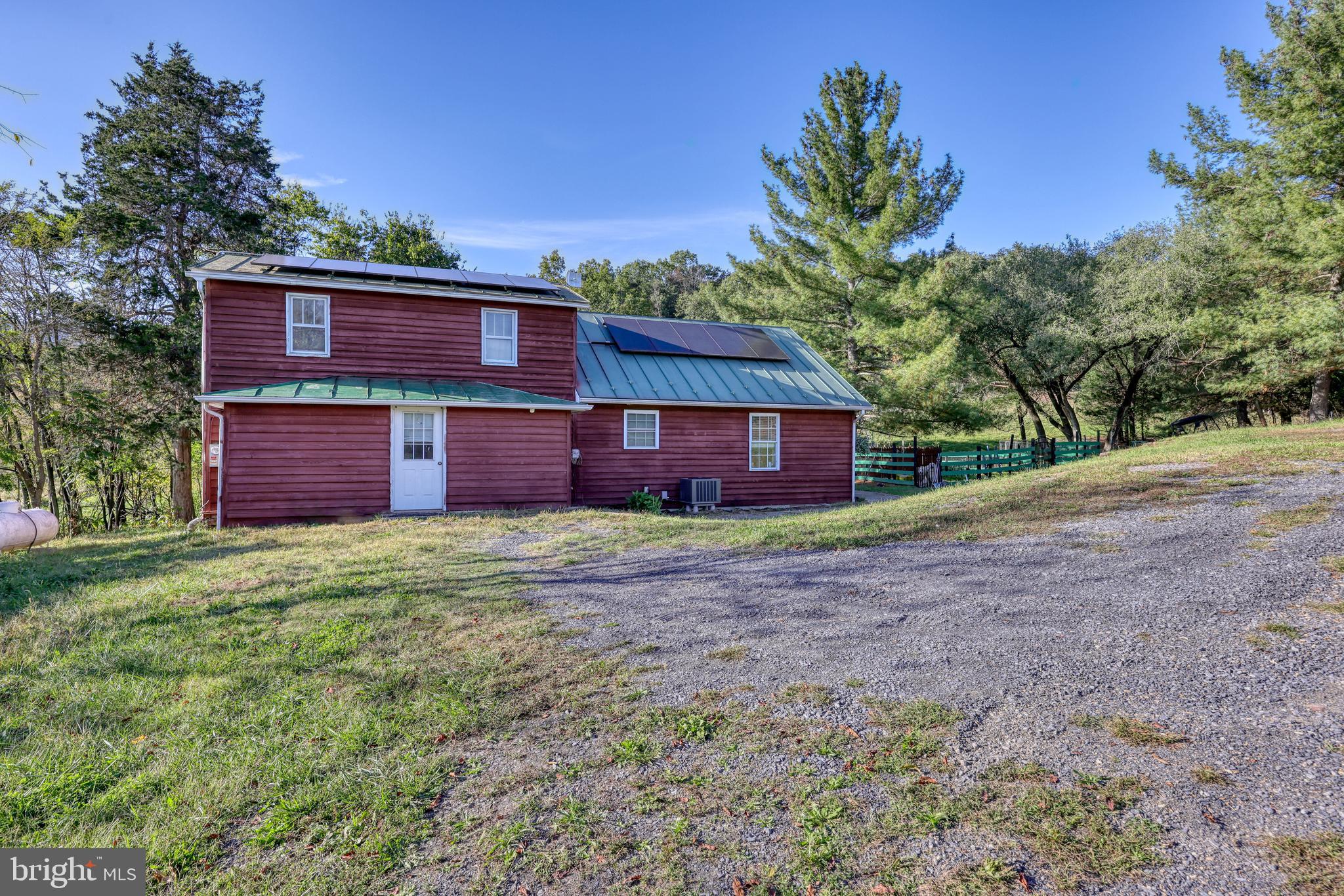 100 Wolfs Lane Fort Valley, VA 22652 - Photo 3 of 43