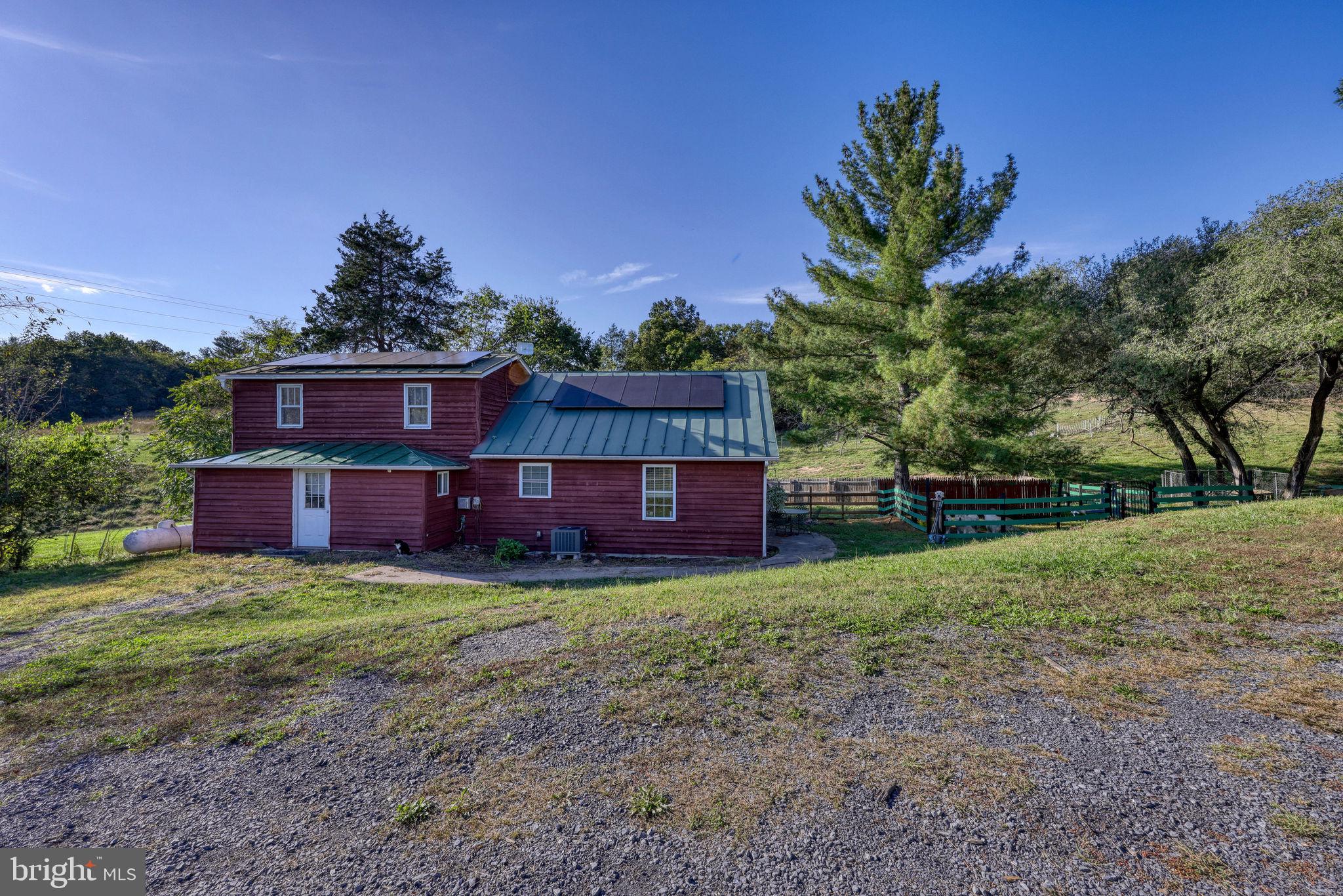 100 Wolfs Lane Fort Valley, VA 22652 - Photo 4 of 43