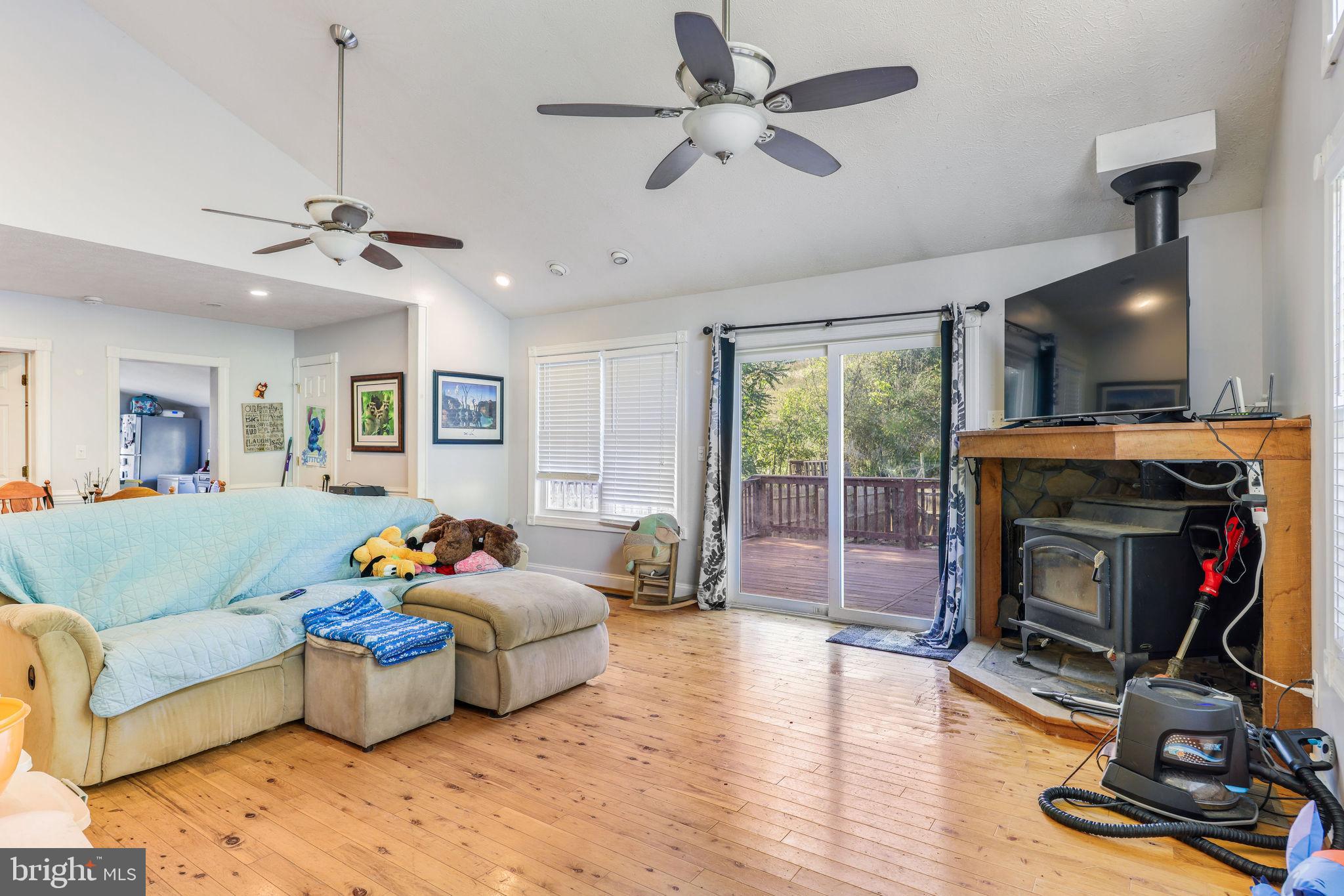 100 Wolfs Lane Fort Valley, VA 22652 - Photo 9 of 43