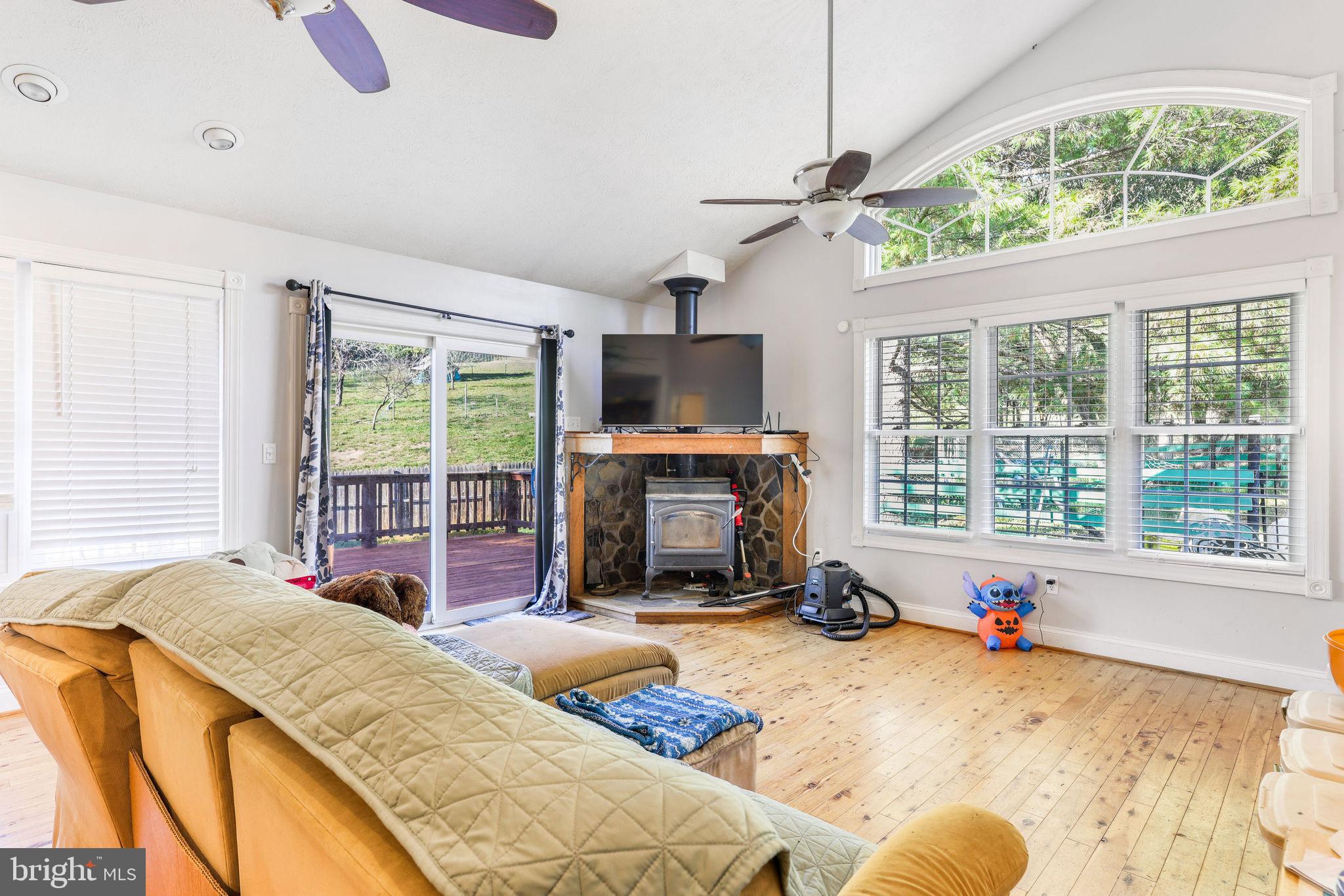 100 Wolfs Lane Fort Valley, VA 22652 - Photo 10 of 43