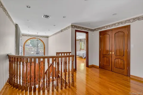 $3,388,888 | 180-42 Aberdeen Road | Jamaica Estates