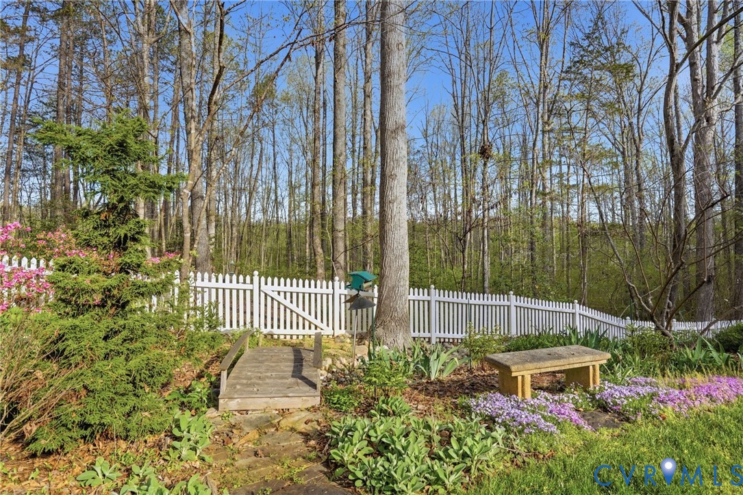 14430 Overlook Ridge Lane Beaverdam, VA 23015 - Photo 59 of 71 a garden view with a seating space