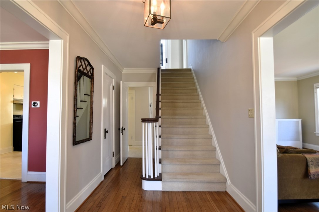 3271 Warrington Road Cleveland, OH 44120 - Photo 3 of 36
