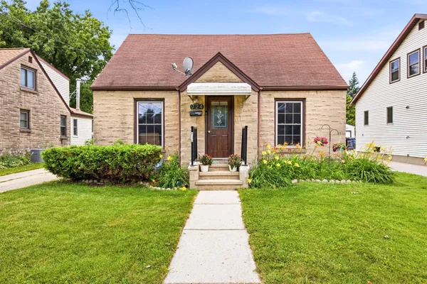 $259,900 | 724 State Street, Menasha, WI 54952