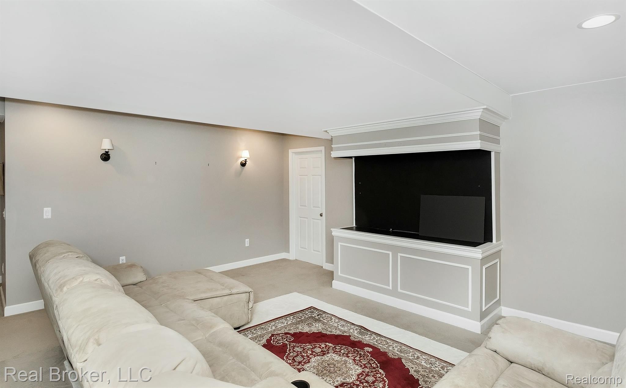 2318 Andover Boulevard Rochester, MI 48306 - Photo 52 of 74 Gallery Image 52