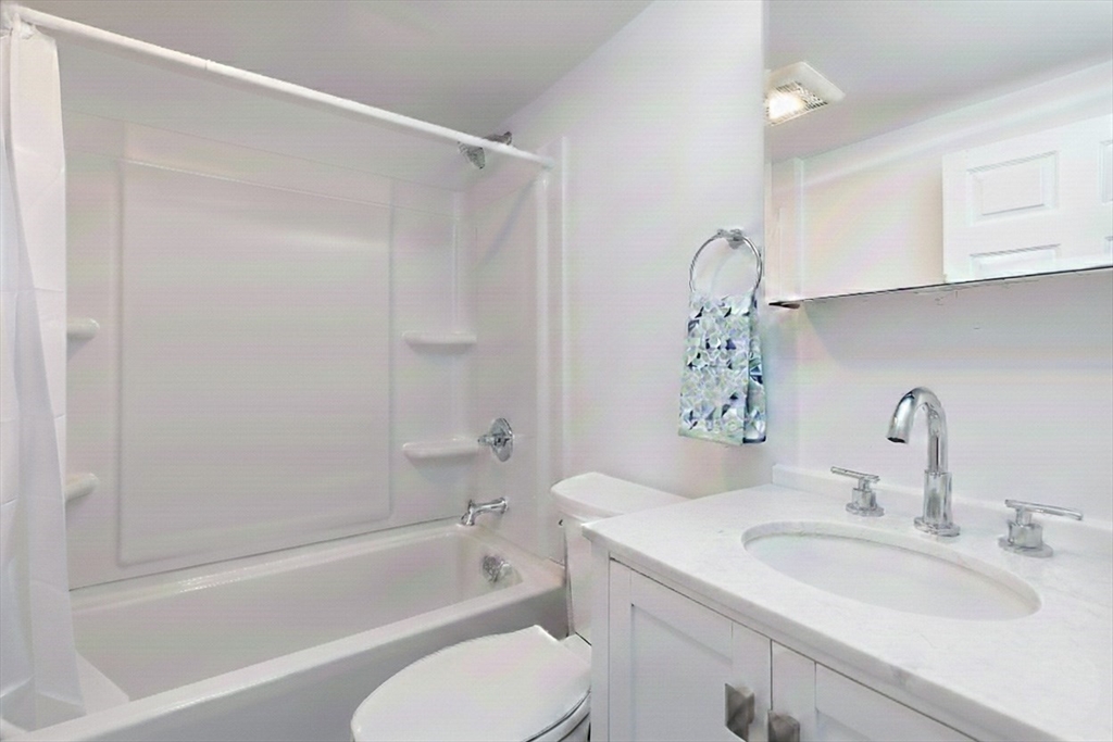 21 Gardner Street, Unit B Hamilton, MA 01982 - Photo 11 of 12