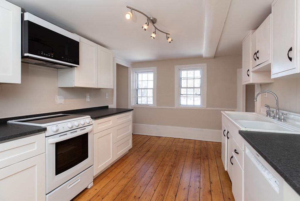 21 Gardner Street, Unit B Hamilton, MA 01982 - Photo 2 of 12