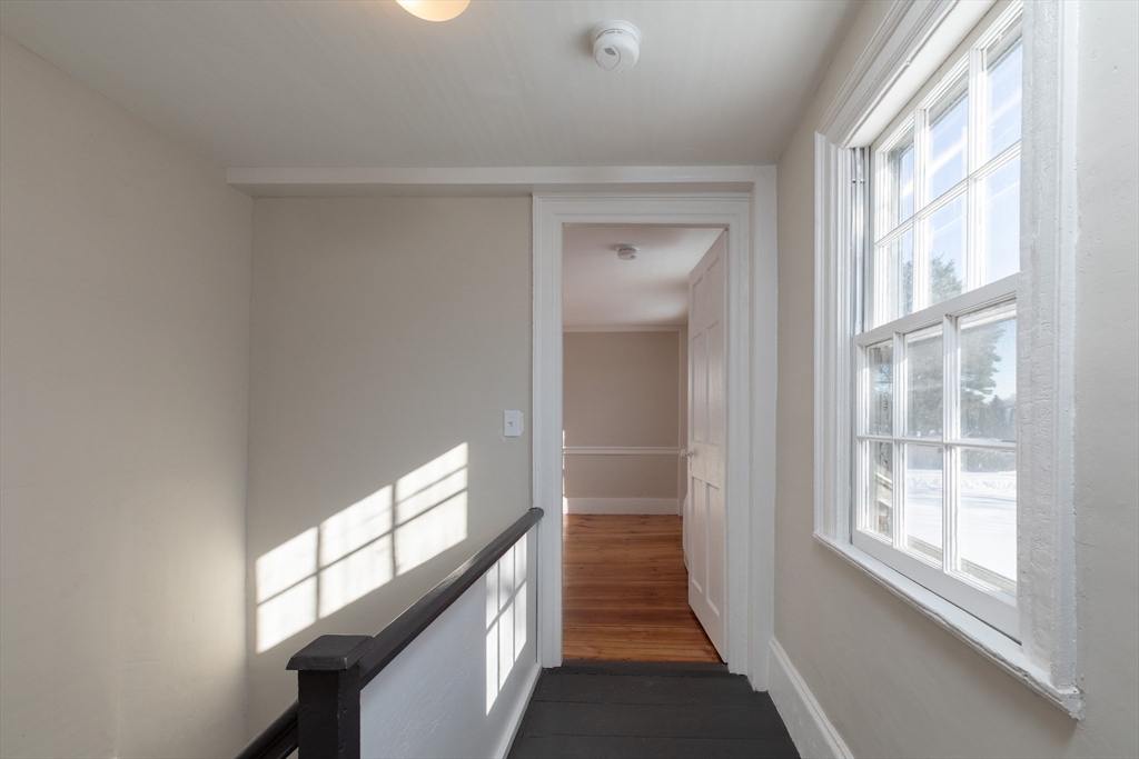 21 Gardner Street, Unit B Hamilton, MA 01982 - Photo 9 of 12