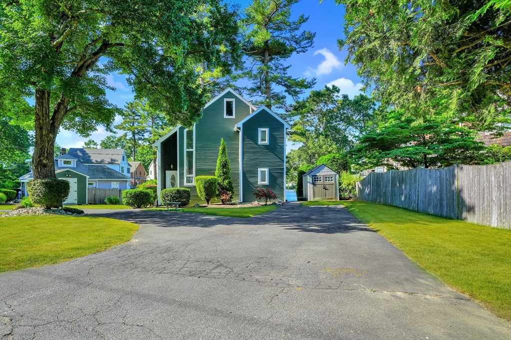 342 Pillings Pond Road Lynnfield, MA 01940 - Photo 1 of 39 Gallery Image 1