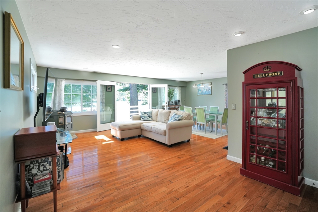 342 Pillings Pond Road Lynnfield, MA 01940 - Photo 12 of 39 Gallery Image 12