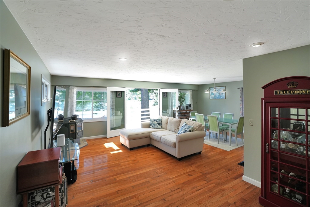342 Pillings Pond Road Lynnfield, MA 01940 - Photo 13 of 39 Gallery Image 13