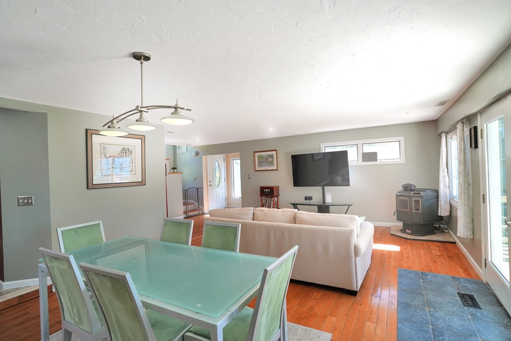 342 Pillings Pond Road Lynnfield, MA 01940 - Photo 17 of 39 Gallery Image 17