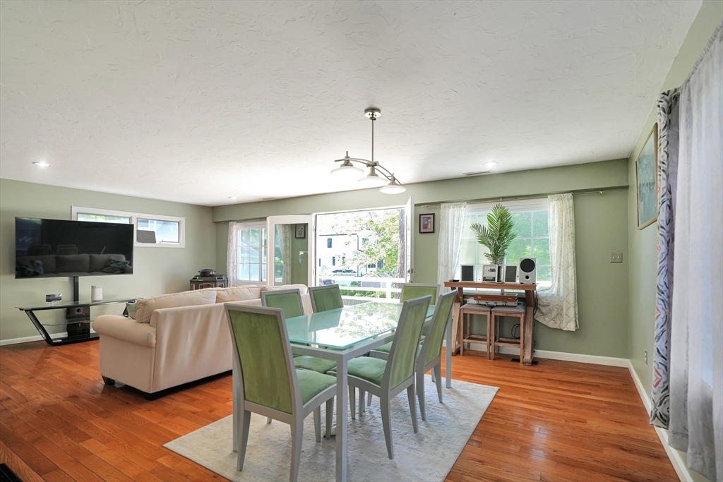 342 Pillings Pond Road Lynnfield, MA 01940 - Photo 19 of 39 Gallery Image 19