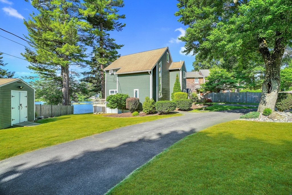 342 Pillings Pond Road Lynnfield, MA 01940 - Photo 3 of 39 Gallery Image 3