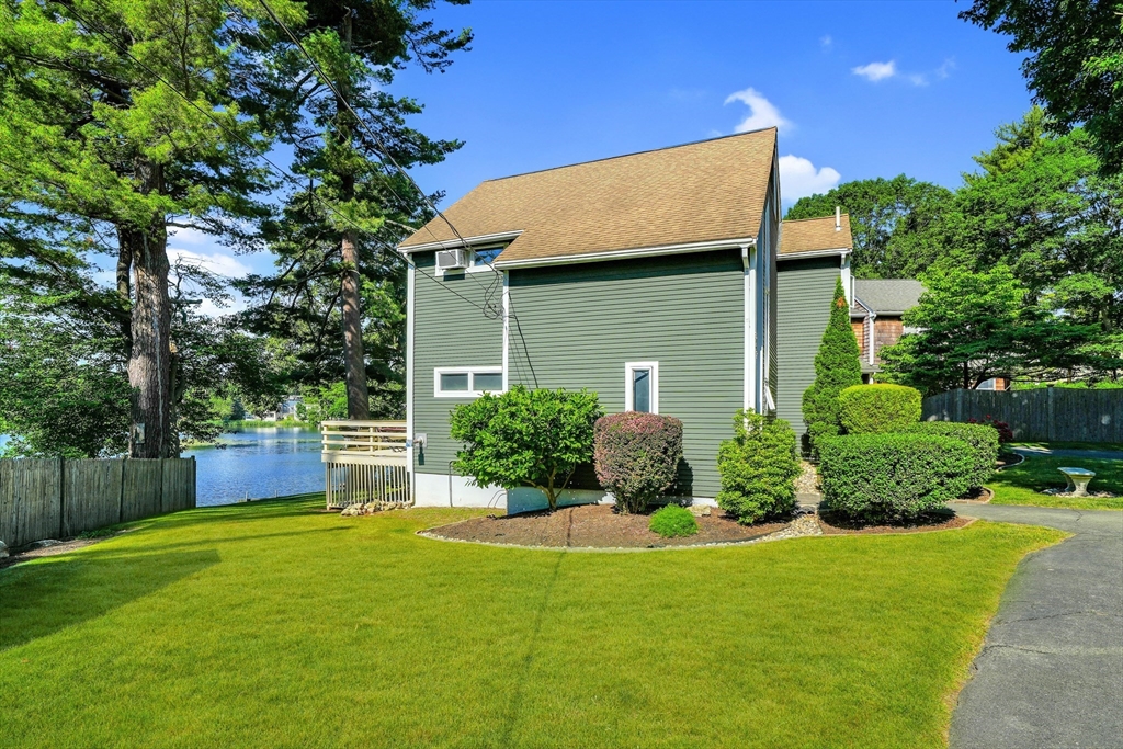 342 Pillings Pond Road Lynnfield, MA 01940 - Photo 4 of 39 Gallery Image 4