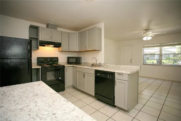 $2,500 | 1421 Northwest 6th Place, Gainesville, FL 32603