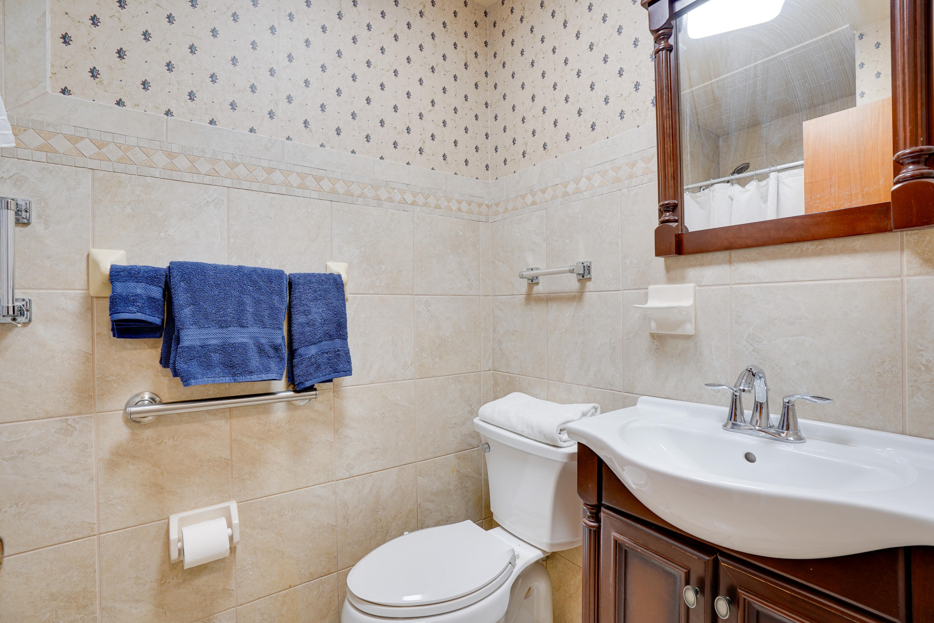 7601 Donlon Road Fort Pierce, FL 34951 - Photo 23 of 32 a bathroom with a sink a toilet and mirror