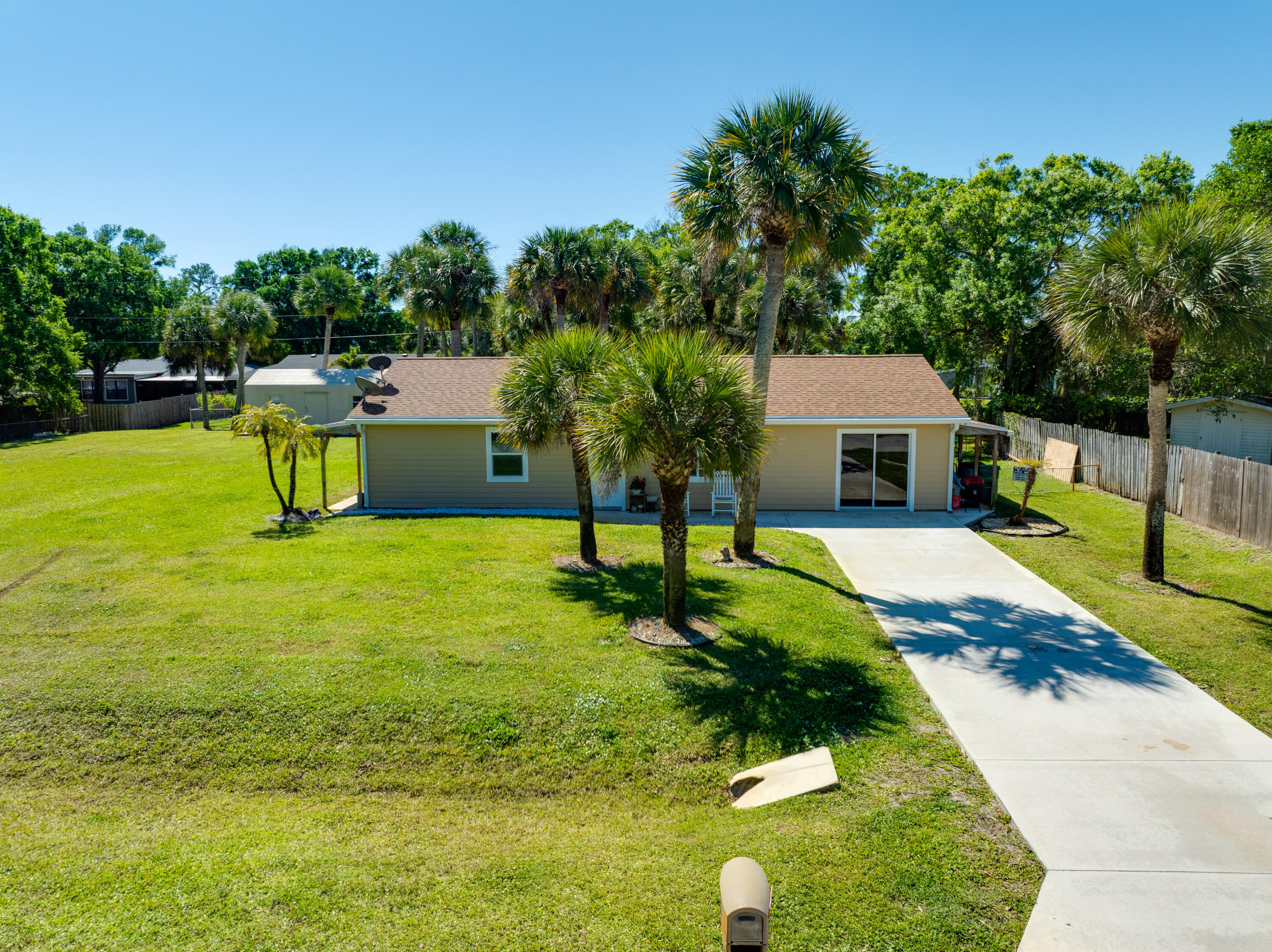 7601 Donlon Road Fort Pierce, FL 34951 - Photo 28 of 32 a view of swimming pool with a yard