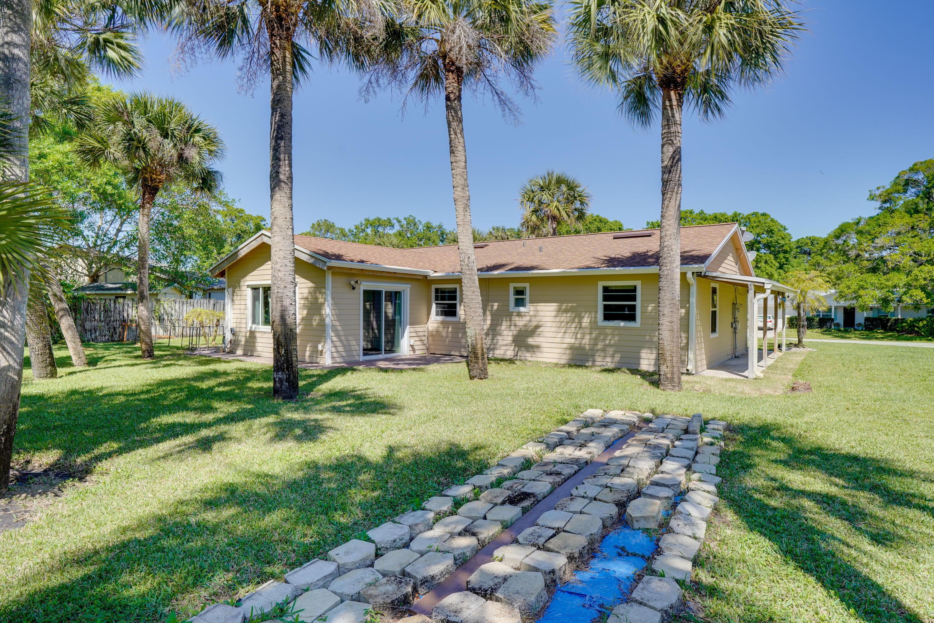 7601 Donlon Road Fort Pierce, FL 34951 - Photo 8 of 32 a front view of a house with garden