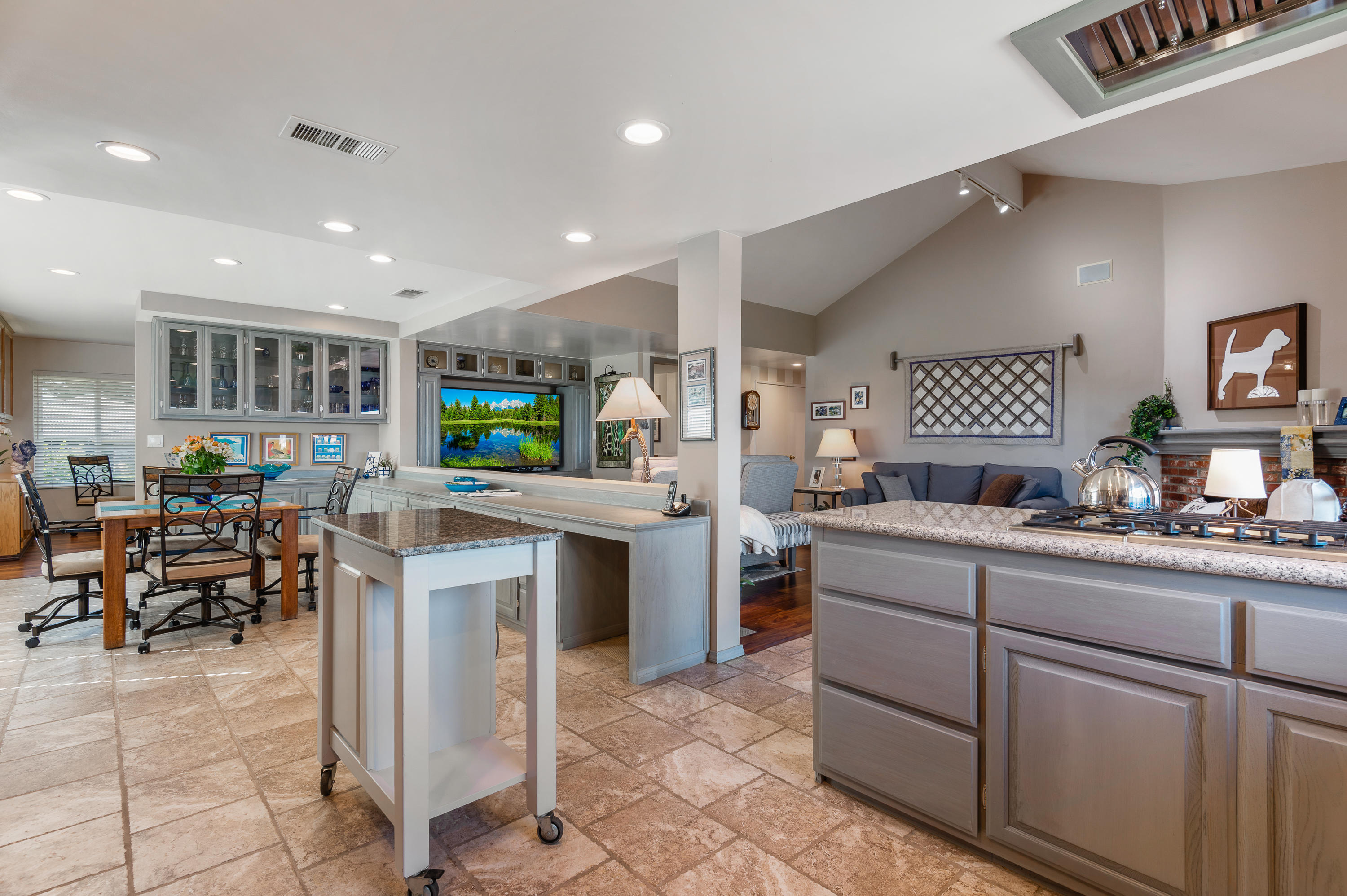 3894 San Augustine Drive Glendale, CA 91206 - Photo 10 of 51 a kitchen with lots of counter top space