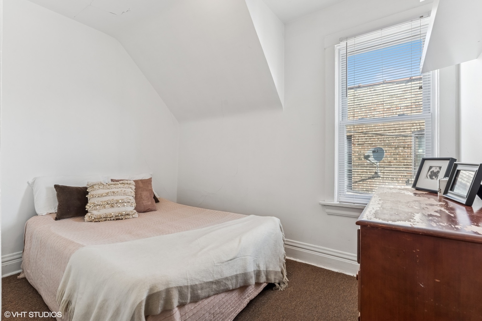 2341 North Springfield Avenue Chicago, IL 60647 - Photo 13 of 15 Gallery Image 13