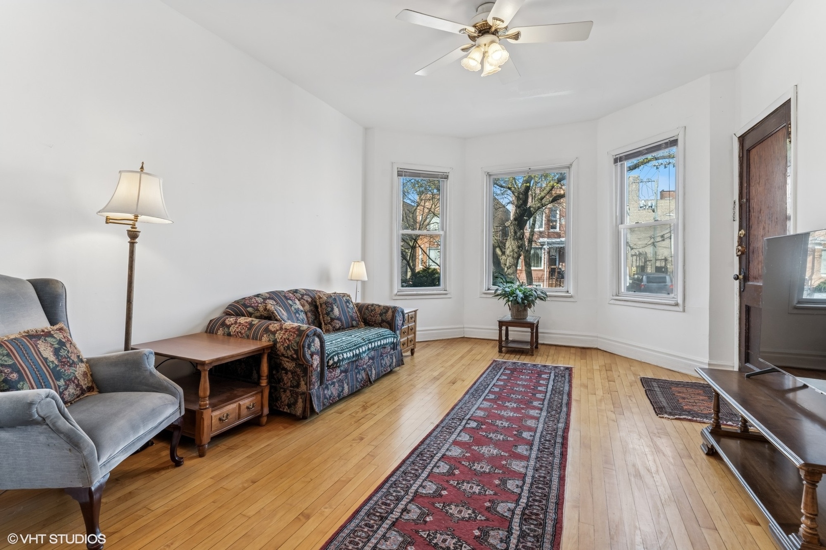 2341 North Springfield Avenue Chicago, IL 60647 - Photo 3 of 15 Gallery Image 3