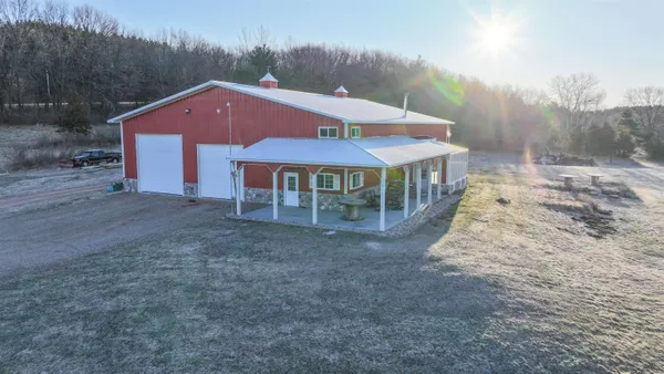 $949,900 | E2985 Bunker Road, Waupaca, WI 54981